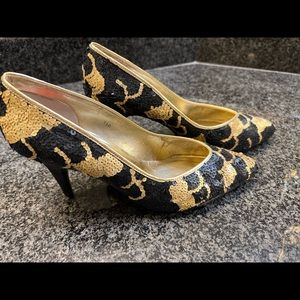 Sequin Gold & Black Pumps, size 71/2B with 3 Inch heels.Vintage Caparros